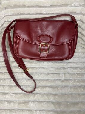 Classic Leather Crossbody Handbag in Deep Red